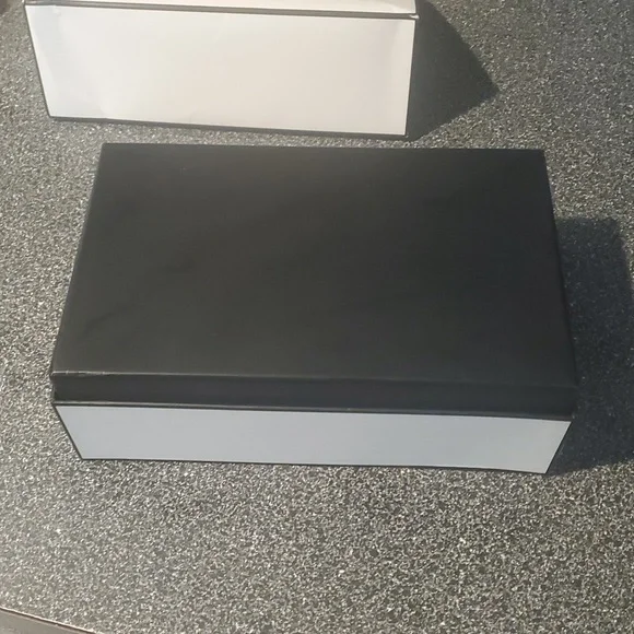 Chanel White Gift Boxes - Picture 3 of 14